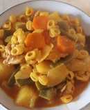 Pasta tiburón con patatas y pollo