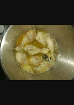 Una foto de Muslos de pollo en salsa en la olla express