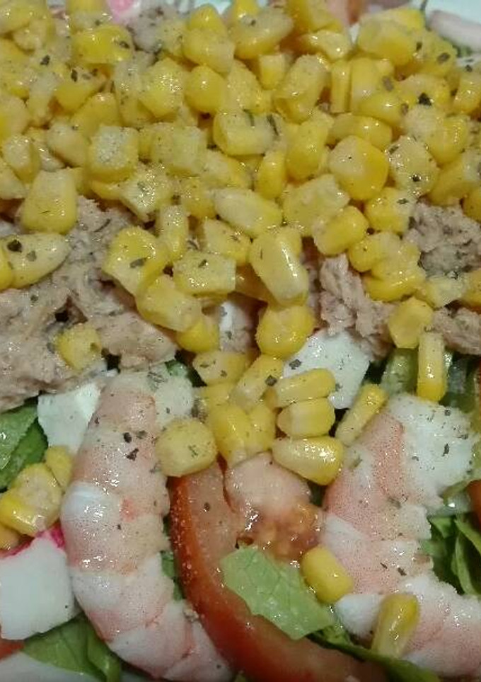 Una foto de Ensalada con gambas