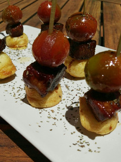Una foto de Brochetas de solomillo de cerdo glaseado