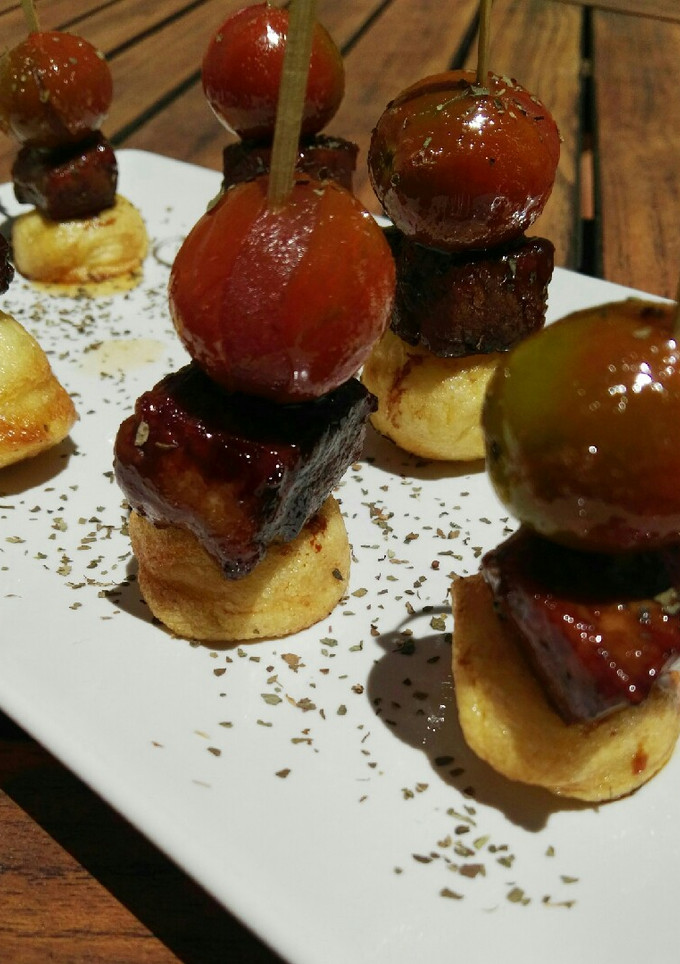 Una foto de Brochetas de solomillo de cerdo glaseado