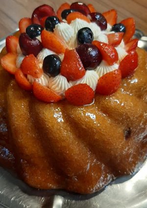 Une photo de Savarin aux fruits rouges