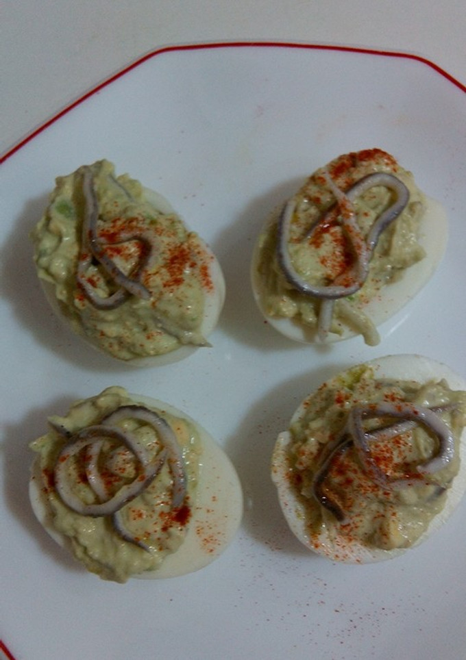 Una foto de Huevos rellenos de «Gulas al Ajillo»