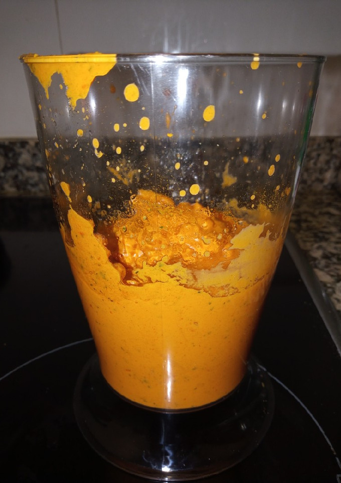 Una foto de Salsa de tomate con pimientos y cúrcuma "Medicinal"