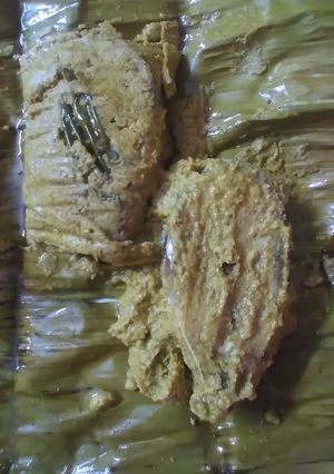 ইলিশ মাছের পাতুরি(Ilish Paturi Recipe in Bengali) রেসিপির প্রধান ছবি