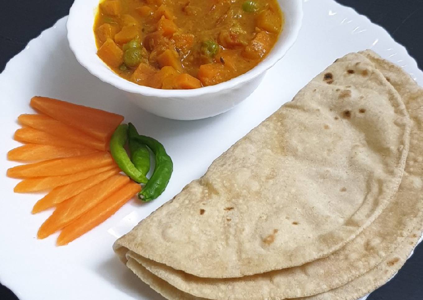 Carrot peas curry