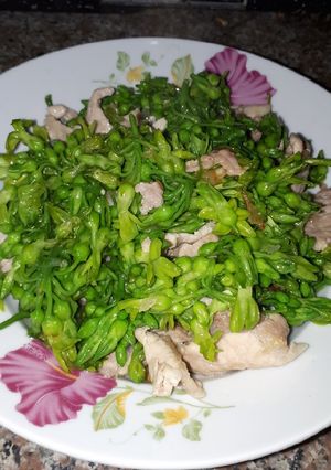 Hình của món Thịt lợn xào hoa thiên lí.
