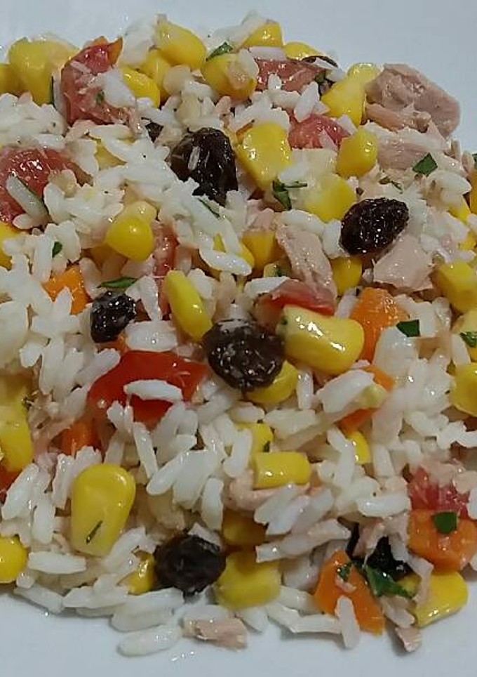 Una foto de Ensalada de arroz con hierbabuena y pasas