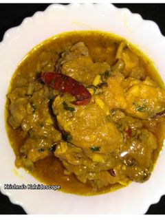 A picture of Dahi Chicken curry.