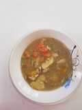 Sopa de pollo con verde