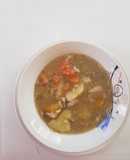 Sopa de pollo con verde