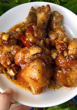 Hình của món Gà chiên rim tiêu.