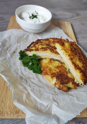 Sajttal, sonkával töltött cukkini röszti recept fotója