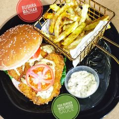 Fish Burger With Tarter Sauce 🍟 🍔 🐟 A picture of Fish Burger With Tarter Sauce 🍟 🍔 🐟.