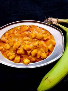 કાચા કેળા નું શાક (Raw Banana Shak Recipe In Gujarati) રેસીપી મુખ્ય ફોટો