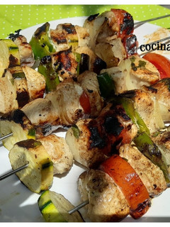 Una foto de Brochetas de pollo BBQ