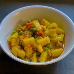 A picture of Olkopi Motor diye / German Turnip with peas.
