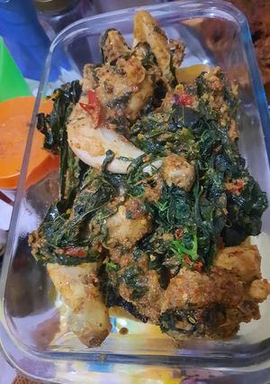 Foto resep Ayam betutu daun singkong