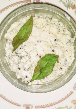 A picture of Nariyal chutni.