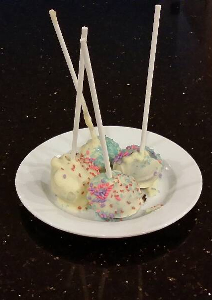A picture of Chocolate Fudge Cake Pops With White Choclate Coating.