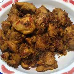 A picture of Rendang Fillet Paha Ayam Bumbu Lengkap.