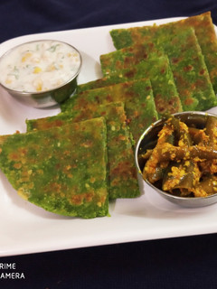 पालक चीजी पराठा (Palak cheesy paratha recipe in hindi) रेसिपी मुख्य फोटो