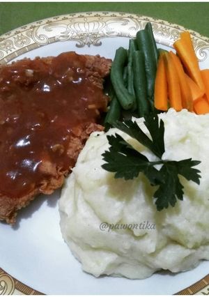 Foto resep Crunchy chicken with mashed potato & barbeque sauce