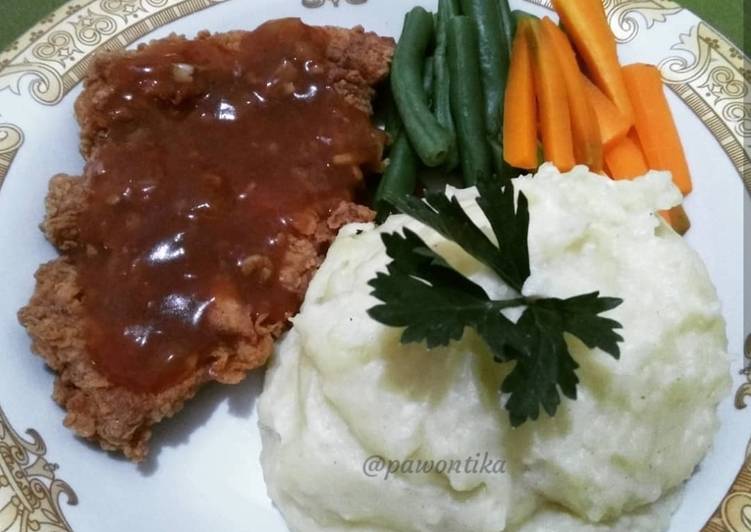 Crunchy chicken with mashed potato &amp; barbeque sauce
