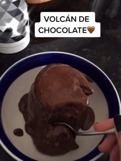 Una foto de Volcán de chocolate en microondas