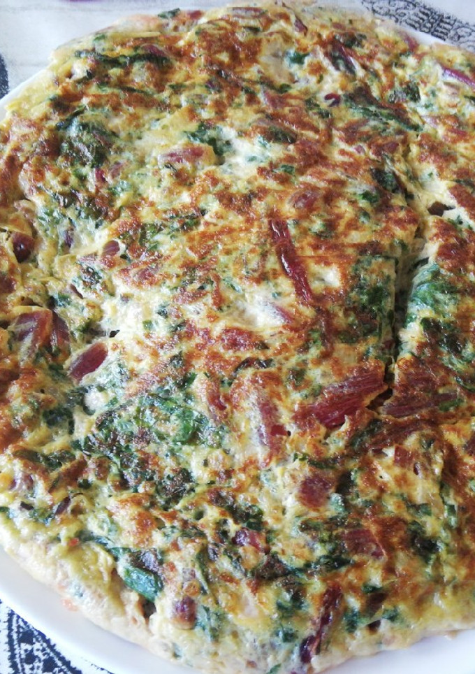 Una foto de Tortilla de hoja de remolacha
