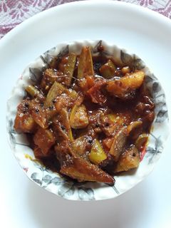 आलू परवल की सब्जी (Aloo parwal ki sabzi recipe in hindi) रेसिपी मुख्य फोटो