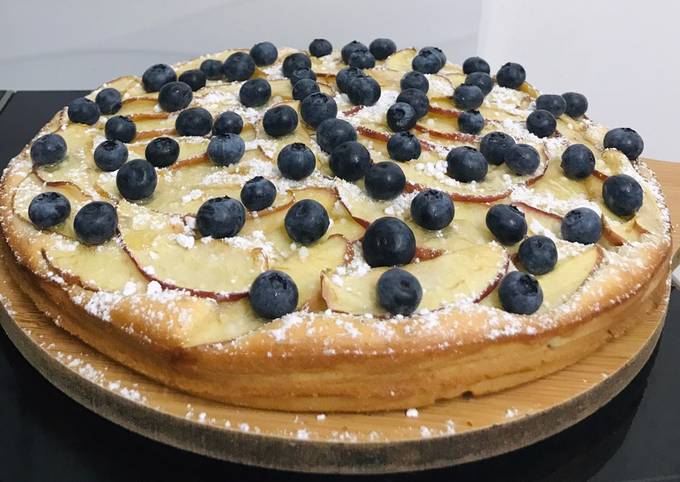 Яблочный пирог🥮С черникой и мёдом🍯🫐