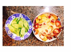 Hình của món Trứng chiên xúc xích phomai.