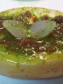 Una foto de Patatas rellenas al ajo y perejil