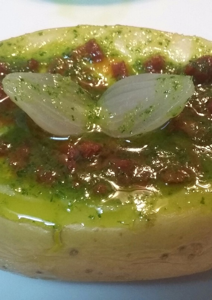 Una foto de Patatas rellenas al ajo y perejil