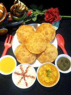 बेड़मी पूरी (bedmi poori recipe in Hindi) रेसिपी मुख्य फोटो
