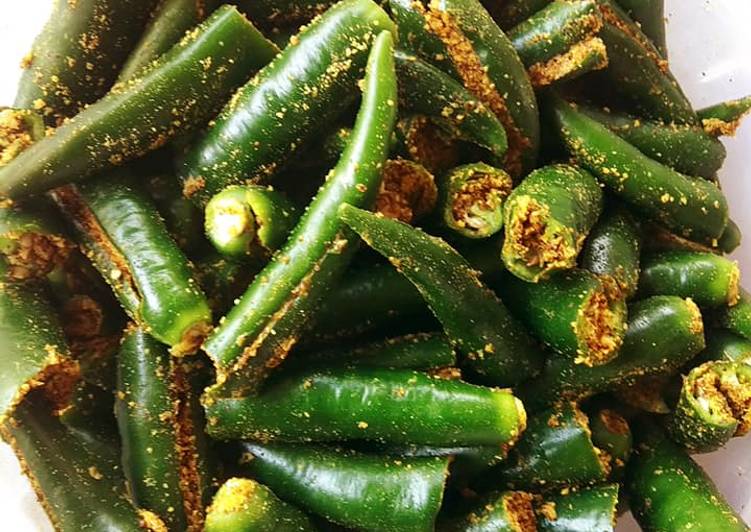 Green chilli pickle