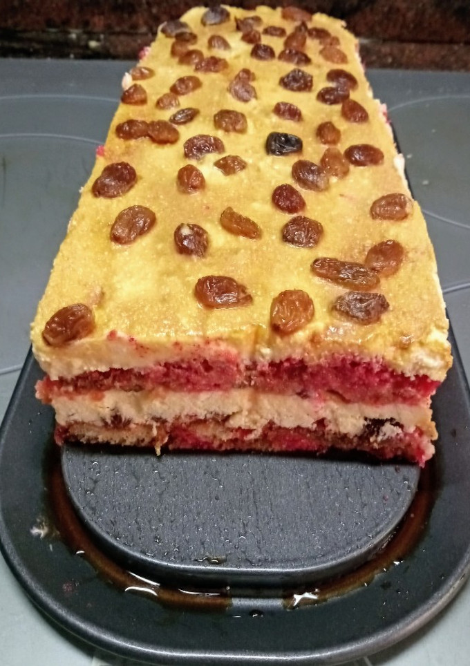 Una foto de Tarta de crema, ron y pasas Para-Da-Is