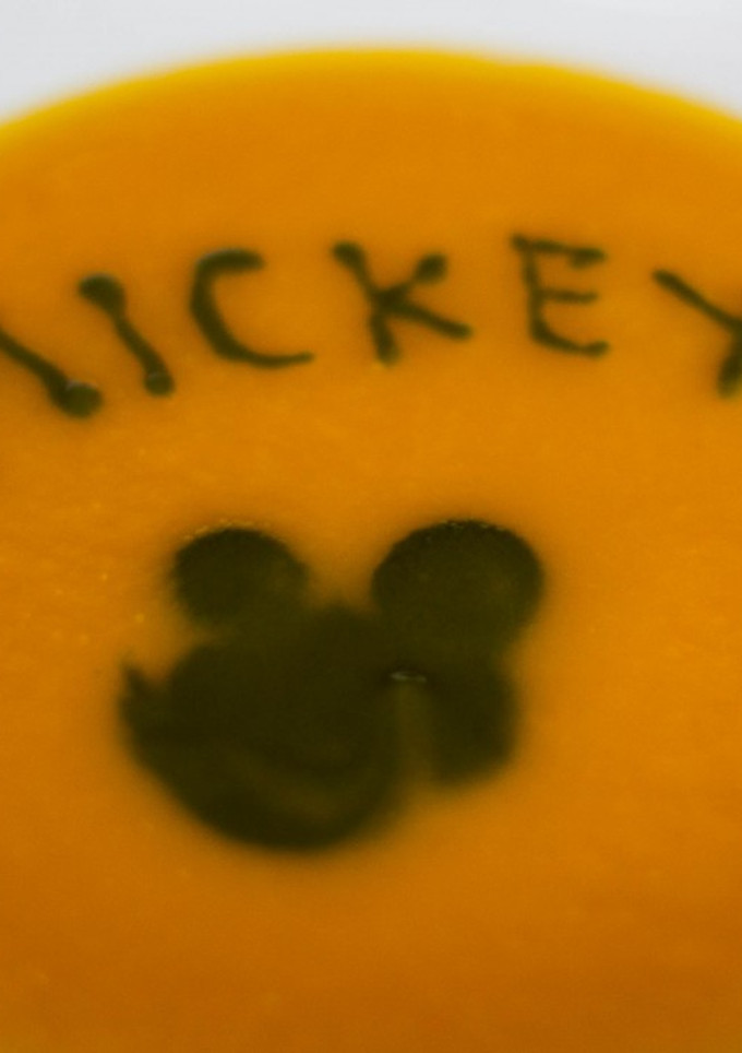 Una foto de Crema Mickey Mouse