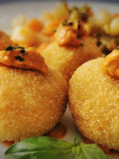 Una foto de Croquetas de Calçots con salsa Romesco