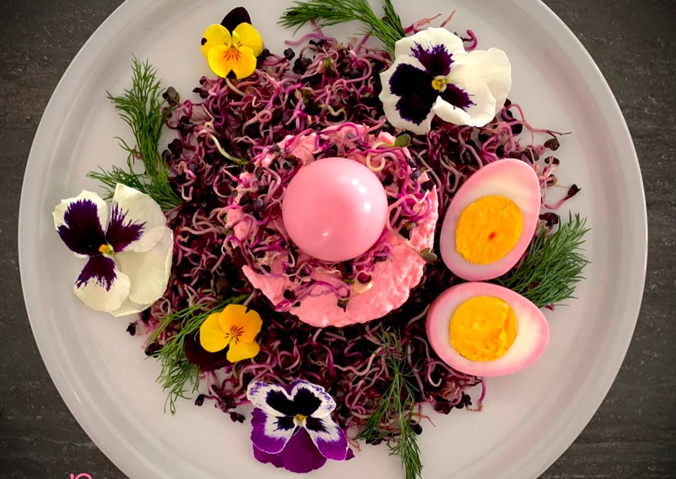 Nido di Easter. Riso Venere alla barbabitola, Mousse di Burrata, Zhermogli and Uova