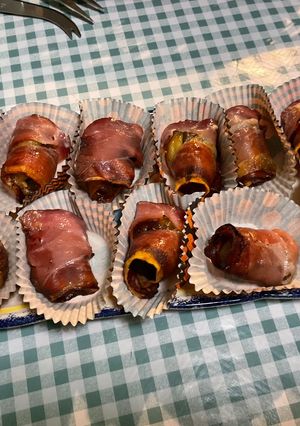 Une photo de Bouchées de figues au jambon cru et saint Agur