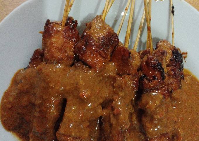 Langkah Mudah untuk Menyiapkan Sate ayam bumbu kacang Anti Gagal