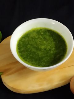 ગ્રીન ચટણી (Green Chutney Recipe In Gujarati) રેસીપી મુખ્ય ફોટો