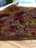 Calzón de jamón, queso dambo y Milán