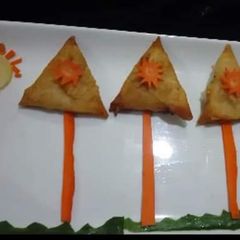 A picture of Chicken cheese samosa.