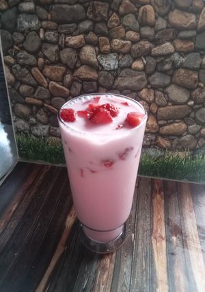 Foto resep Es Pink Lava Stroberi