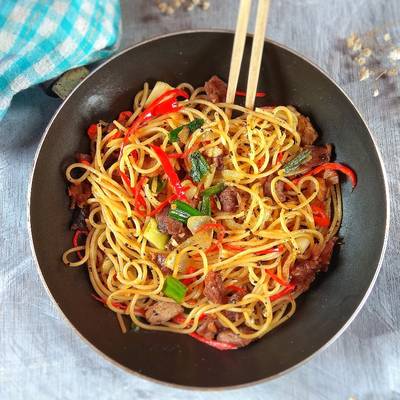 Resep Spaghetti Black Pepper Beef oleh Dish by Ifah - Cookpad