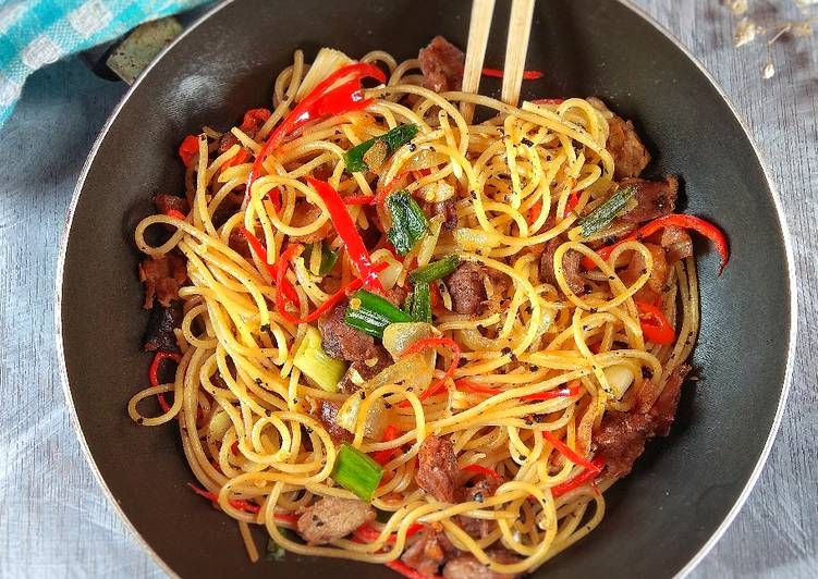 Cara Gampang Membuat Spaghetti Black Pepper Beef Anti Gagal