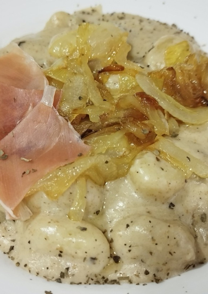 Una foto de Ñoquis en bechamel de champiñones y queso trufado